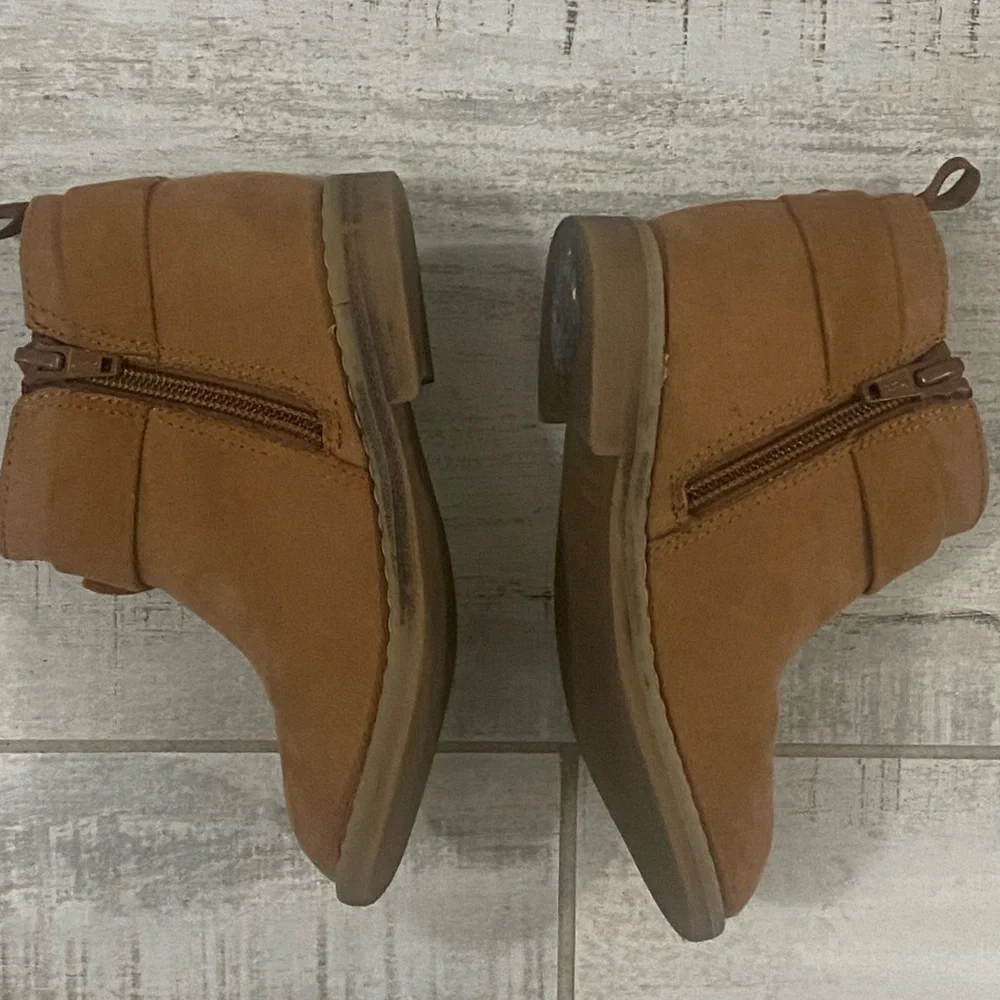 Baby Gap Tan Faux Suede Bow Boots for Girl’s, size 8